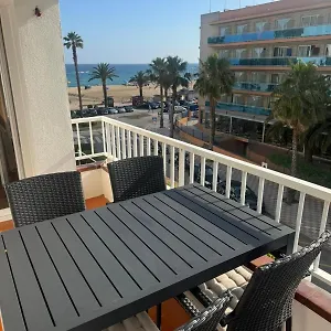 https://lujoso-piso-del-mar-2-terrazas.catalonia-hotels.com
